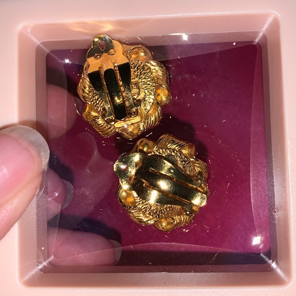 OMG CHANEL Pearl Earrings !!! Great Gift For Holidays - Picture 3 of 7